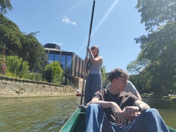 Students punting on the River Cherwell