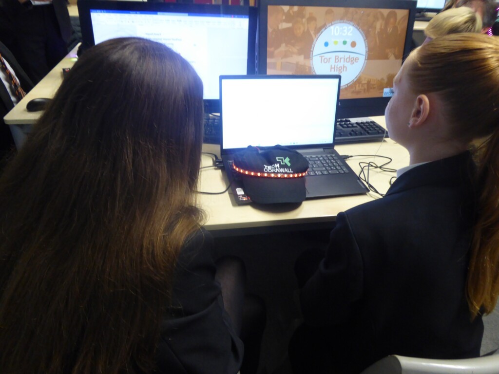 tor-bridge-high-students-at-the-tech-workshop