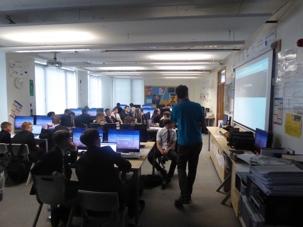 tor-bridge-high-students-at-the-tech-workshop