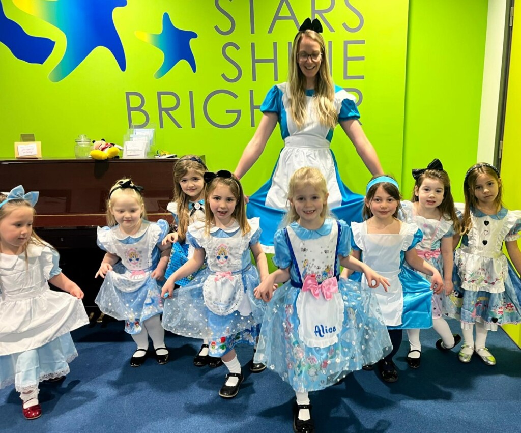 alice-in-wonderland-was-a-popular-costume-choice-at-marine-academy-primary