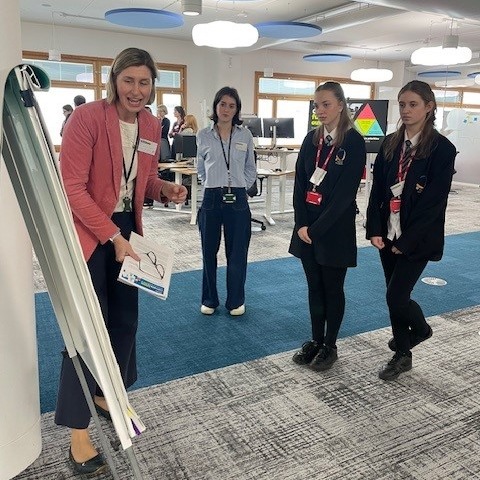 honiton-students-visit-the-met-office