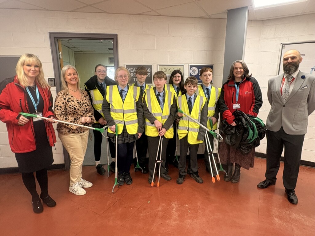 Lipson student prepae for their litter pick